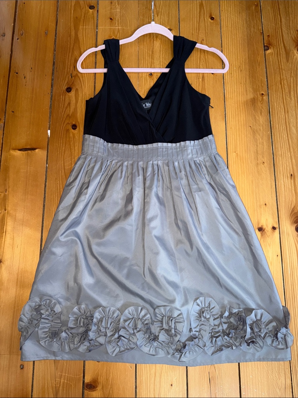 Night Way Collections Black and Silver Sleeveless Party Dress size 8